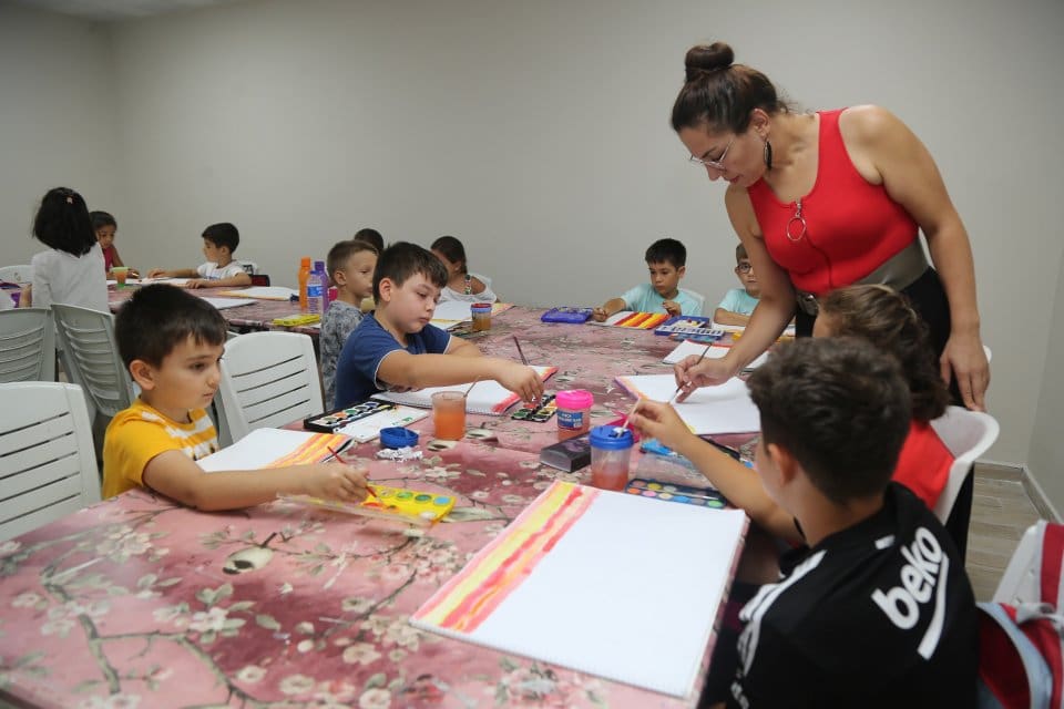 Gaziemir Belediyesi&rsquo;nin d&uuml;zenlediği k&uuml;lt&uuml;r sanat kurslarına yenileri eklendi. Kurslar, 21