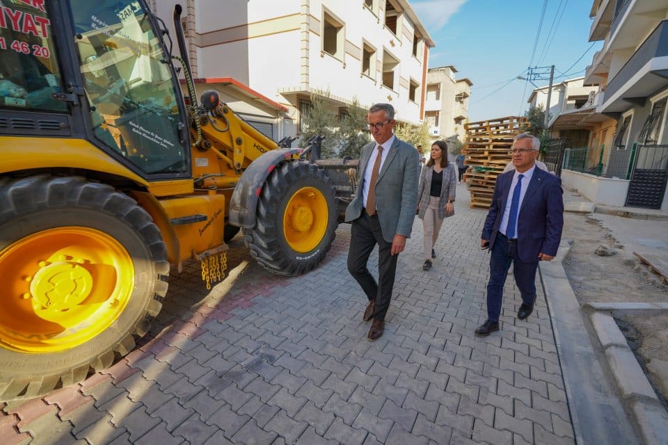 Yol bakım ve onarım &ccedil;alışmalarını aralıksız s&uuml;rd&uuml;ren Gaziemir Belediyesi, bin