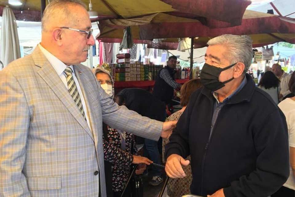 CHP Gaziemir İl&ccedil;e Başkanı Kasım &Ouml;zkan, İl&ccedil;e &Ouml;rg&uuml;t&uuml;yle birlikte Gaziemir