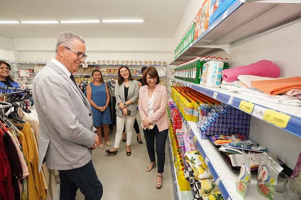 Gaziemir Belediyesi&rsquo;nin yardımseverlerle ihtiya&ccedil; sahiplerini bir araya getirdiği Sosyal Market&rsquo;ten