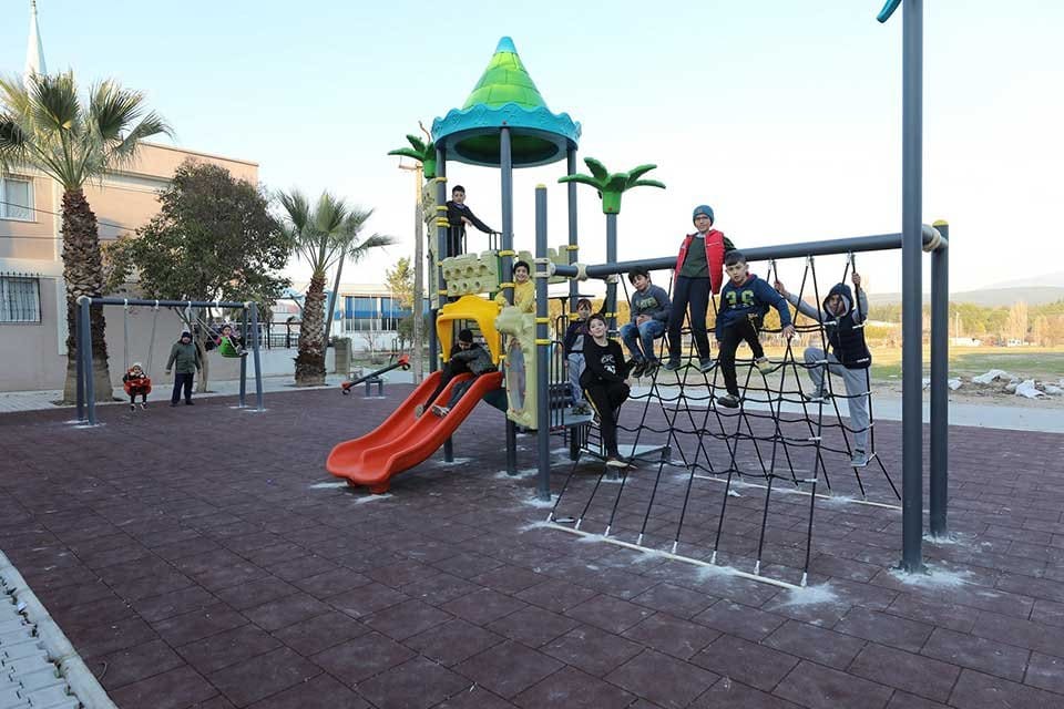 Gaziemir Belediyesi Park ve Bah&ccedil;eler M&uuml;d&uuml;rl&uuml;ğ&uuml; ile Fen İşleri M&uuml;d&uuml;rl&uuml;ğ&uuml;&rsquo;n&uuml;n