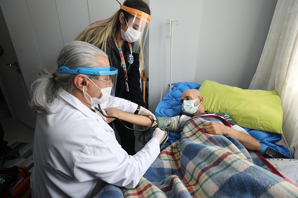 Koronavirüs salgını nedeniyle kısa bir süre ara verilen Gaziemir Belediyesinin