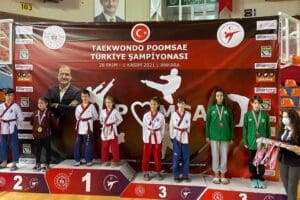 Gaziemir Belediyesi&rsquo;nin Taekwondo Antren&ouml;r&uuml; Volkan Yal&ccedil;ınkaya,&nbsp;T&uuml;rkiye Taekwondo Poomsae Şampiyonası&rsquo;nda T&uuml;rkiye&nbsp;şampiyonu