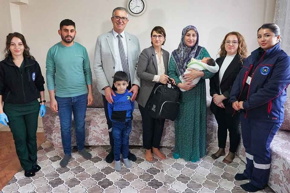 Gaziemir Belediyesi, Hoş Geldin Bebek Projesi kapsamında hamilelik s&uuml;recinde ve