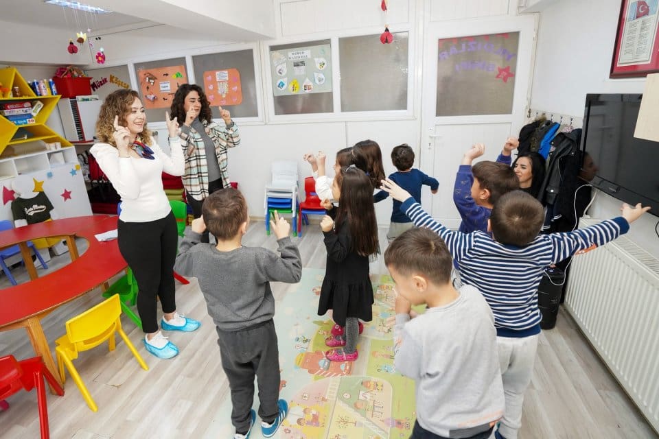 Gaziemir Belediyesi, okul &ouml;ncesi &ccedil;ocukların cinsel istismardan korunma konusunda bilgilenmesi