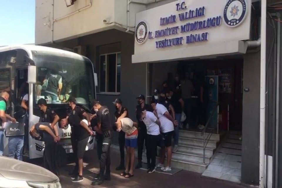 İzmir&rsquo;in &Ccedil;eşme il&ccedil;esinde, bir gece kul&uuml;b&uuml;nde meydana gelen ve m&uuml;şterilerden