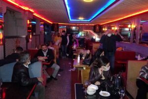İzmir'in Konak ilçesinde açık olan ve eğlence yapılan gece kulübüne,