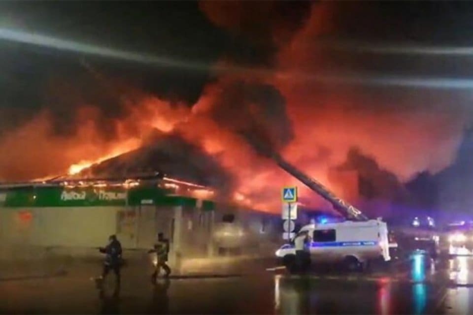 Rusya&rsquo;nın Kostroma kentinde bir gece kul&uuml;b&uuml;nde &ccedil;ıkan yangında 15 kişi