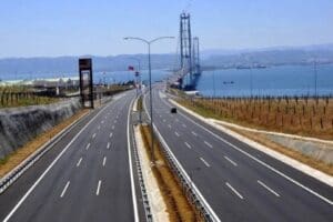 B&uuml;t&ccedil;eye y&uuml;kleri nedeniyle eleştirilen kamu &ouml;zel işbirliği (K&Ouml;İ) projeleri ile
