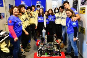 İzmir B&uuml;y&uuml;kşehir Belediyesi&rsquo;nin d&uuml;zenlediği, &uuml;&ccedil; g&uuml;n s&uuml;ren First Robotics Competition
