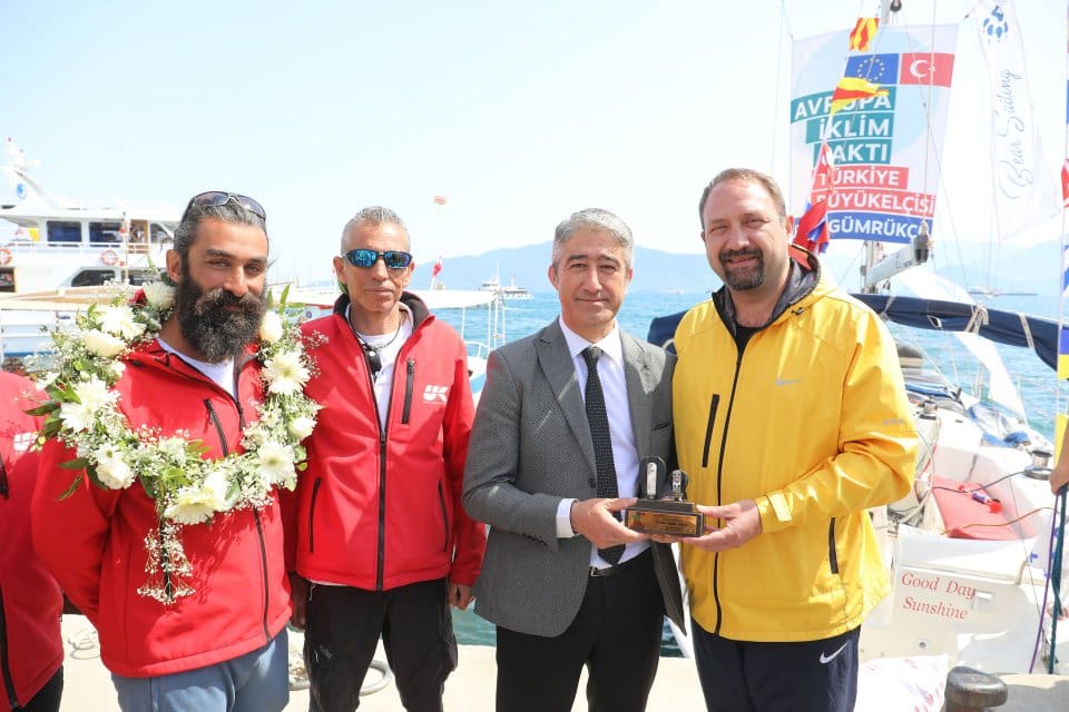 İklim değişikliğine dikkat &ccedil;ekmek amacıyla Hopa'dan yola &ccedil;ıkan "Gelecek i&ccedil;in