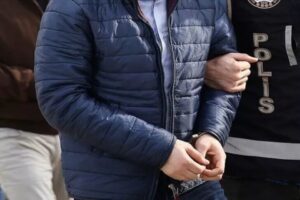 Adana'da, alacaklı oldukları kişinin arabasını gasbettikleri ileri sürülen Gelecek Partisi