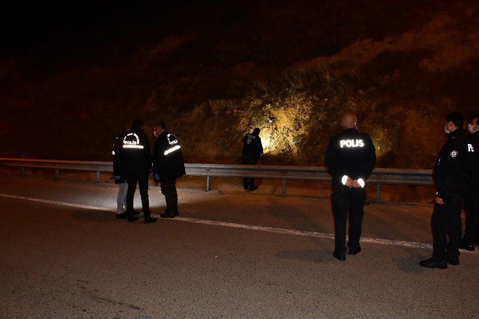 Gelecek Partisi İzmir İl Başkanı Cüneyt İşçilik'in otomobili ile seyir