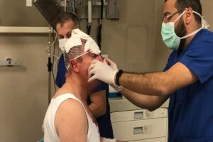 Gelecek Partisi Genel Başkan Yardımcısı Selçuk Özdağ, Ankara'da bir grubun