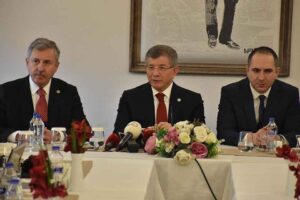 GELECEK Partisi Genel Başkanı Ahmet Davutoğlu, İzmir ziyareti sırasında, "Modernleşmenin