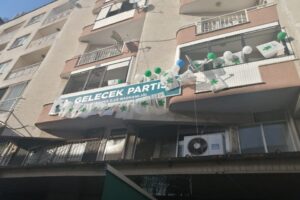 Gelecek Partisi Bornova İl&ccedil;e Başkanlığı'nın yeni hizmet binası d&uuml;zenlenen t&ouml;renle