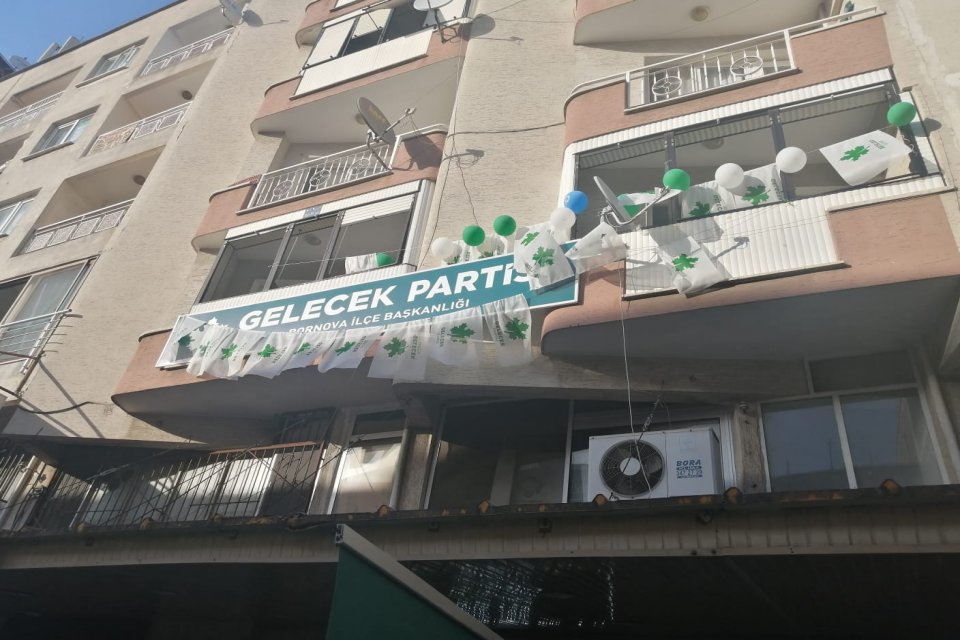 Gelecek Partisi Bornova İl&ccedil;e Başkanlığı'nın yeni hizmet binası d&uuml;zenlenen t&ouml;renle