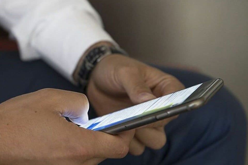 İzmir'de, SMS ve maille&nbsp; g&ouml;nderdiği linklerle, akıllı telefonlarına girerek banka
