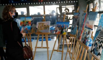 Genç ressamlar Konak'ta… Ümran Baradan anısına yarıştı