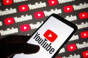 İngiltere'de yapılan bir anket &ccedil;alışması 11-16 yaşları arasındaki gen&ccedil;lerin siyaset&ccedil;ilerden