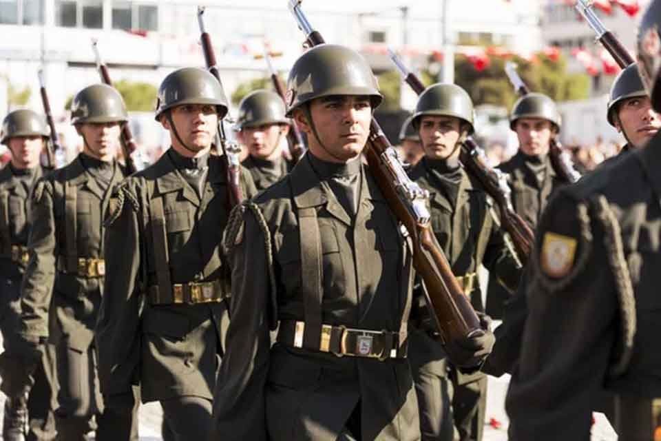 Kara, Deniz ve Hava Kuvvetleri Komutanlığına bağlı 126 general ve