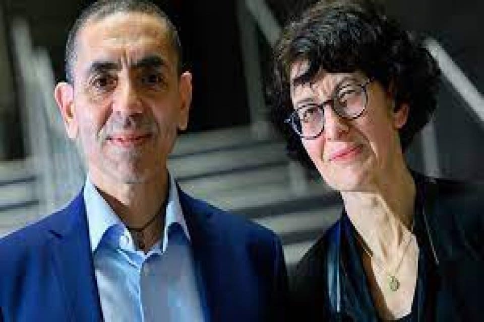 BioNTech'in kurucuları &Ouml;zlem T&uuml;reci ve Uğur Şahin, vir&uuml;s&uuml;n varyantlar ile