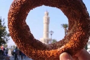 İzmir'de 3,5 liraya satılan İzmir gevreği ve boyozunun&nbsp;zamlanarak 4 lira