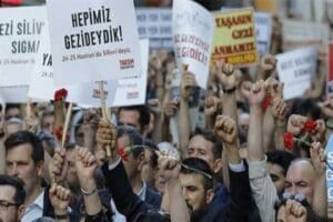 Sivil Toplum &Ccedil;alışanları ve G&ouml;n&uuml;ll&uuml;leri, Gezi davasında verilen kararı protesto