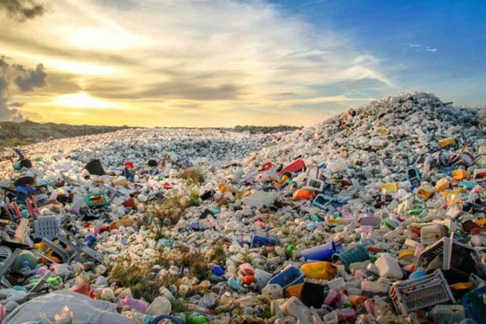 Hürriyet yazarı, Osman Müftüoğlu gıdalardaki 'mikroplastik tehdidine' dikkat çekti. Müftüoğlu