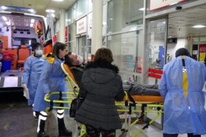 İzmir'in Konak ilçesinde, 17 yaşındaki hırsızlık zanlısı girdiği evde kendini