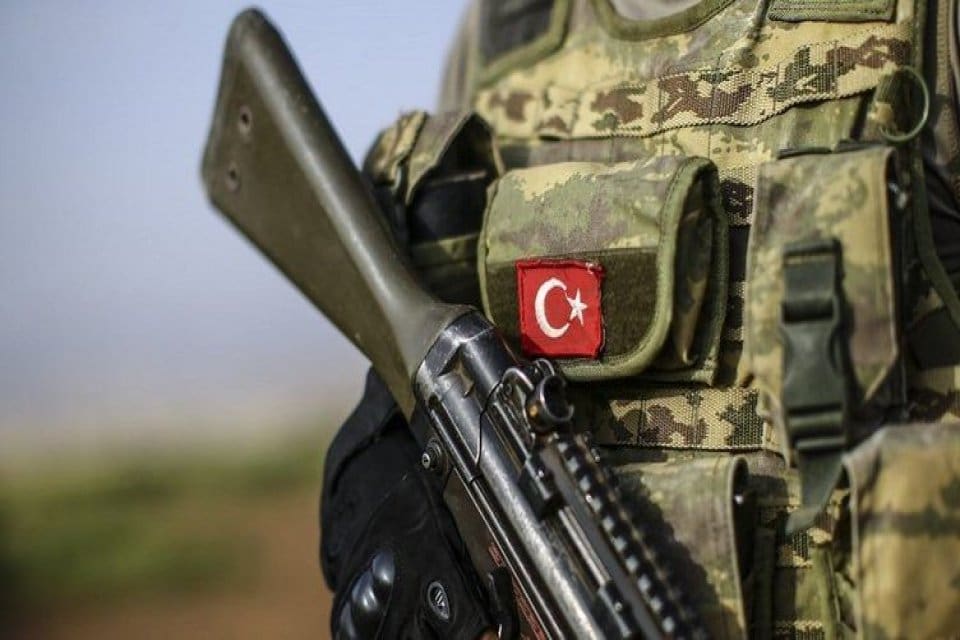 Irak'ın kuzeyindeki Avaşin b&ouml;lgesinde şiddetli &ccedil;atışmaların yaşandığı ter&ouml;r yuvası Kartal