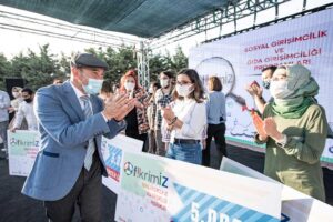 İzmir B&uuml;y&uuml;kşehir Belediye Başkanı Tun&ccedil; Soyer&rsquo;in &ouml;nc&uuml;l&uuml;ğ&uuml;nde gen&ccedil;lerin girişimcilik ve