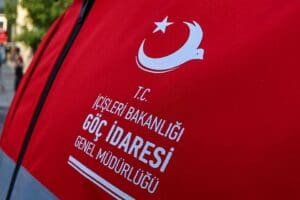 Yeminli terc&uuml;man, Urfa'da yaşayan bir kişinin Suriyelileri dolandırdığını İl G&ouml;&ccedil;