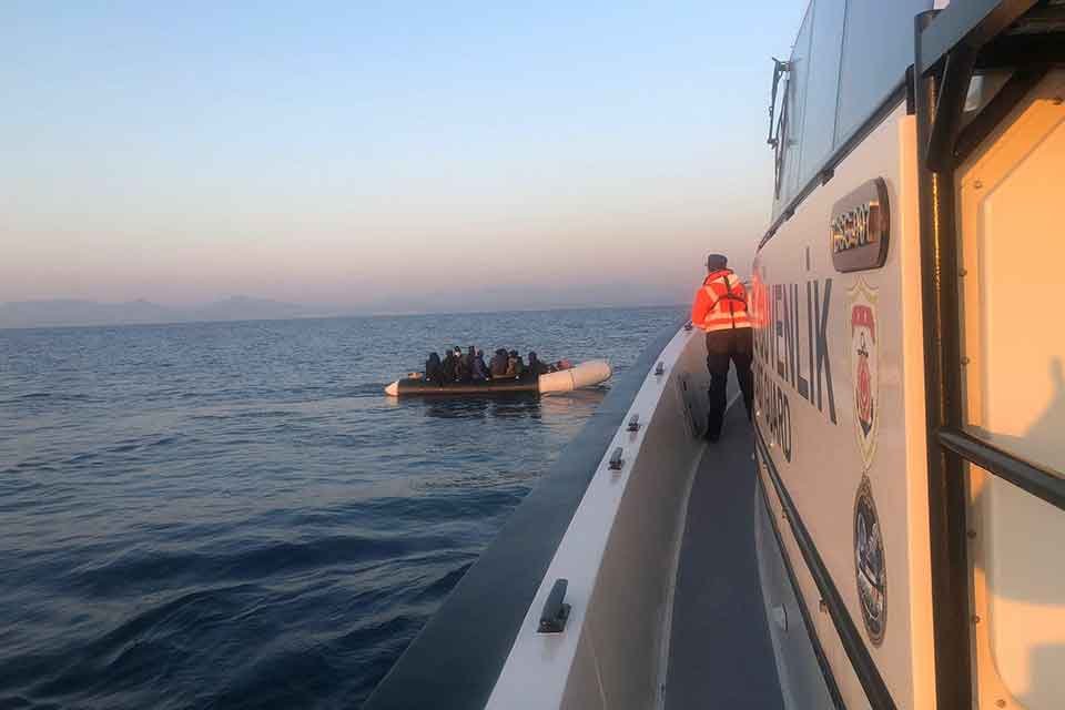 İZMİR'in 4 ilçesinde, önceki gün düzenlenen kaçak göçmen operasyonlarında organizatör