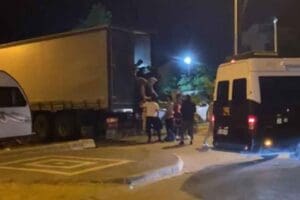 MUĞLA'nın Marmaris il&ccedil;esinde 67 ka&ccedil;ak g&ouml;&ccedil;men ile 1 organizat&ouml;r yakalandı.