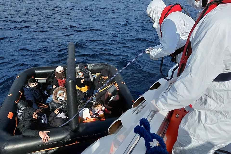 EGE Denizi'nde g&ouml;&ccedil; olaylarını izleyen ve raporlayan Norve&ccedil;li sivil toplum