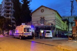 İzmir'in Konak il&ccedil;esinde, bir işletmede garsonluk yapan E.Y.(22),&nbsp;kimliği belirsiz kişi