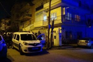 İZMİR'in Buca il&ccedil;esinde, ihbar &uuml;zerine bir eve giden polis, Erkan