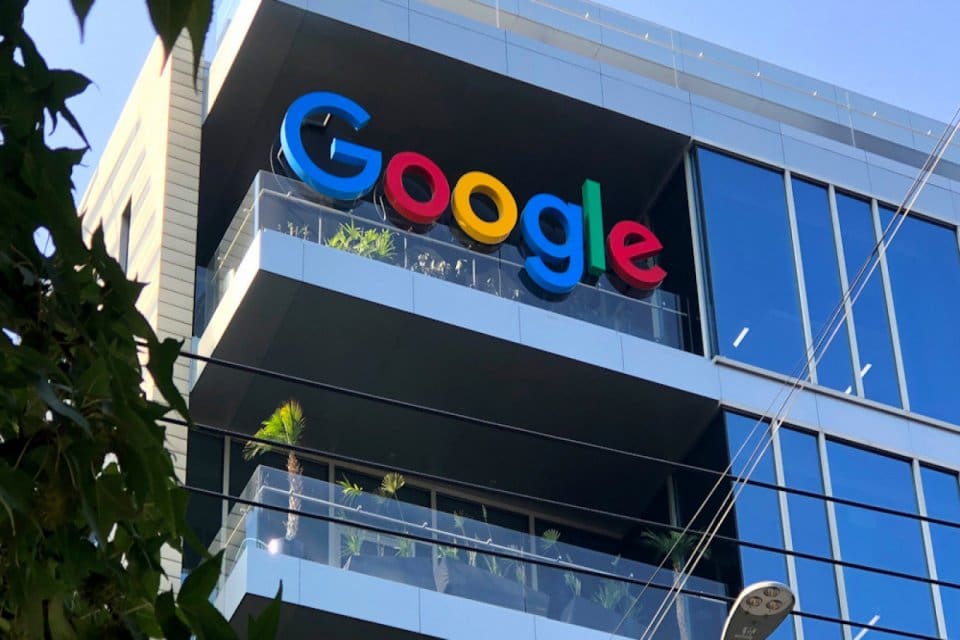 Arama motoru Google'ı da b&uuml;nyesinde barındıran ABD merkezli yazılım şirketi