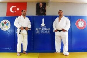 İzmir B&uuml;y&uuml;kşehir Belediyesi Gen&ccedil;lik ve Spor Kul&uuml;b&uuml;'n&uuml;n g&ouml;rme engelli judocuları