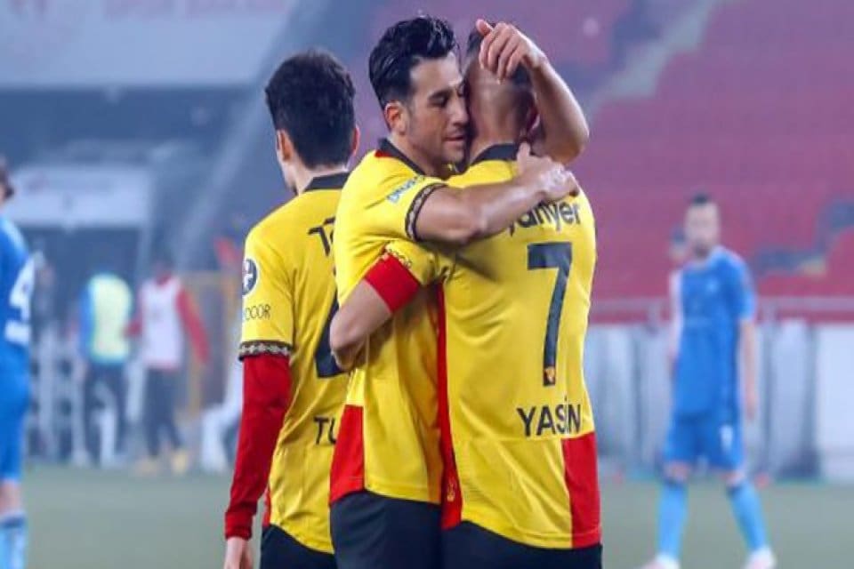 Spor Toto 1'inci Lig'de art arda Erzurumspor FK ve Bey&ccedil;imento
