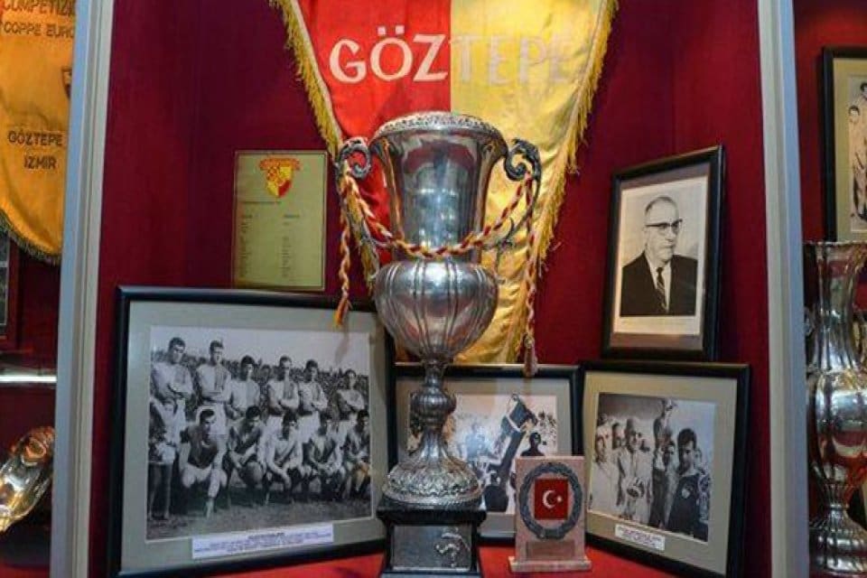 G&ouml;ztepe, 1950 şampiyonluğu i&ccedil;in resmen T&uuml;rkiye Futbol Federasyonu'na başvuru yaptı.