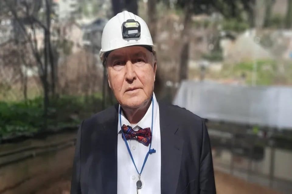 Bazı sosyal medya paylaşımı gerek&ccedil;e g&ouml;sterilerek g&ouml;zaltına alınan Prof. Dr.