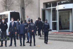 Montr&ouml; a&ccedil;ıklaması nedeniyle 6 g&uuml;nd&uuml;r g&ouml;zaltında bulunan 10 emekli amiralden