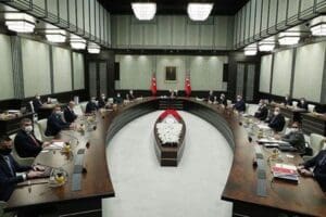 Koronavir&uuml;s salgınında vaka sayılarında her g&uuml;n rekor kırılması, ek &ouml;nlemleri