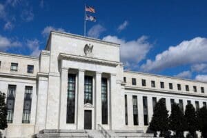 K&uuml;resel piyasalarda g&ouml;zler Amerikan Merkez Bankası'nın bug&uuml;n a&ccedil;ıklayacağı faiz kararında.