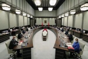 Cumhurbaşkanlığı Kabinesi bug&uuml;n Beştepe'de toplanıyor. Cumhurbaşkanı Erdoğan'ın başkanlığındaki toplantıda, baş&ouml;rt&uuml;s&uuml;ne