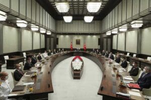 2 haftalık kademeli normalleşme s&uuml;recinde sona gelindi. G&ouml;zler, yeni d&ouml;nem