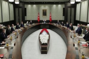Kontrollü normalleşme sürecine geçilmesinin ardından artan vaka sayılarıyla birlikte kısıtlamaların