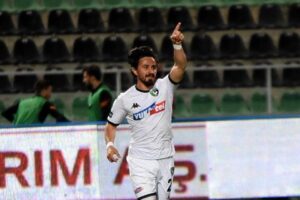 Süper Lig'de yeni sezon öncesi Afyonkarahisar kampını sürdüren Göztepe, orta